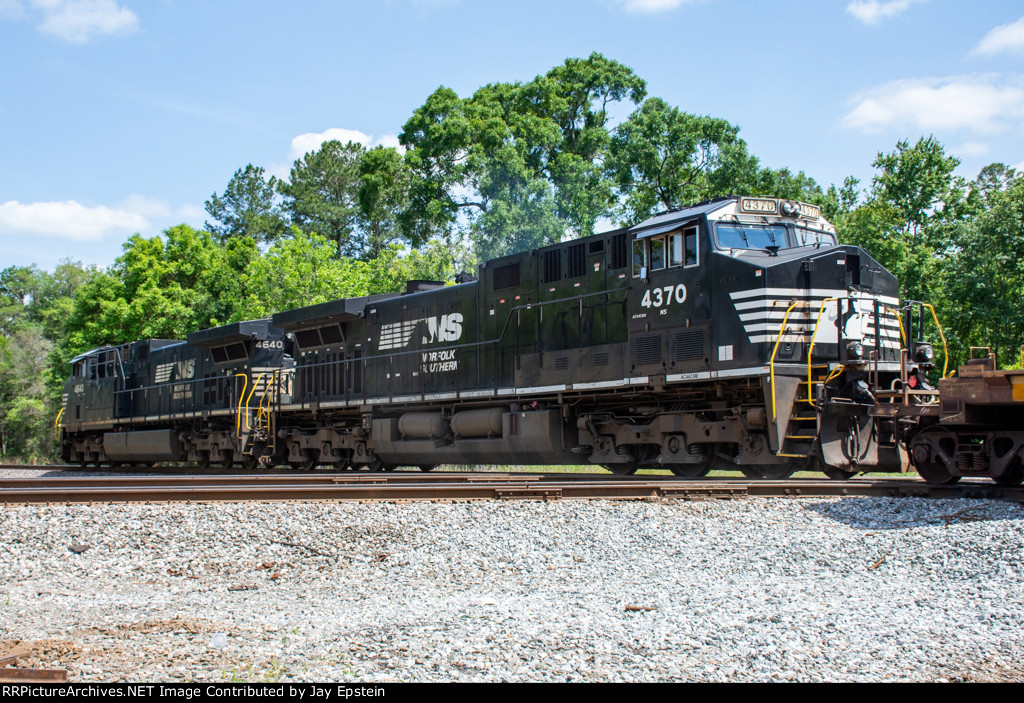 I9F clatters across the CSX Diamonds